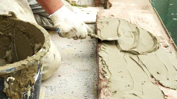 施工现场的抹刀、铲斗和灰浆建筑工用灰泥粉刷表面4k