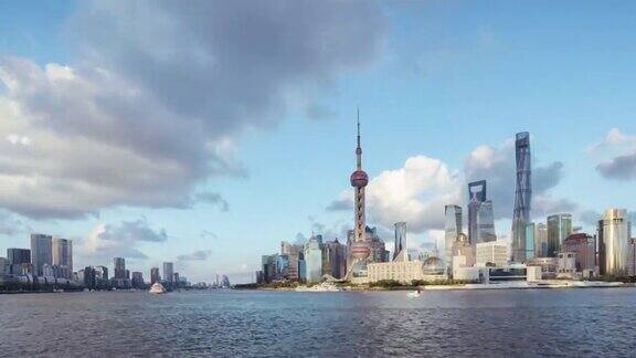 云天中的上海浦东新城的城市景观和时间流逝4k