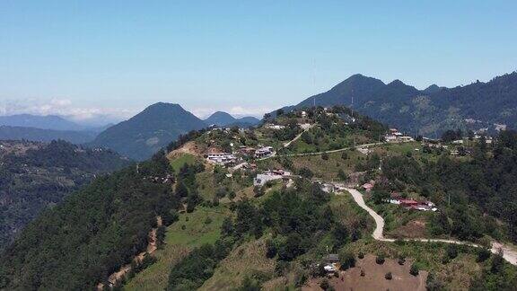 墨西哥普埃布拉州萨卡特兰山脉中部风景优美无人机拍摄