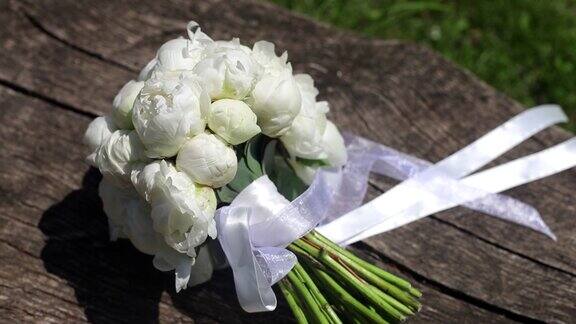 美丽的婚礼白玫瑰花束