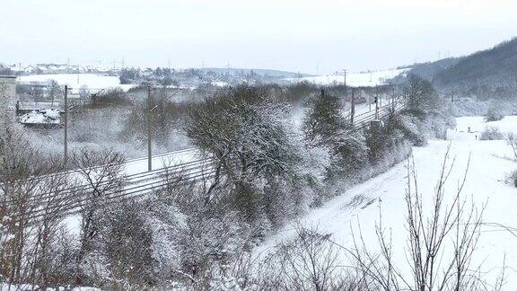 雪景与火车