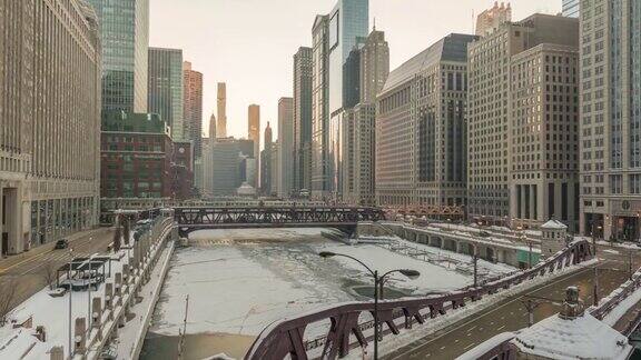极地涡旋期间芝加哥河上破冰船的时间流逝