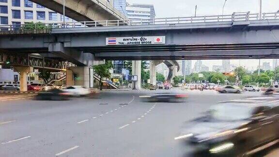 曼谷黄昏时的城市生活