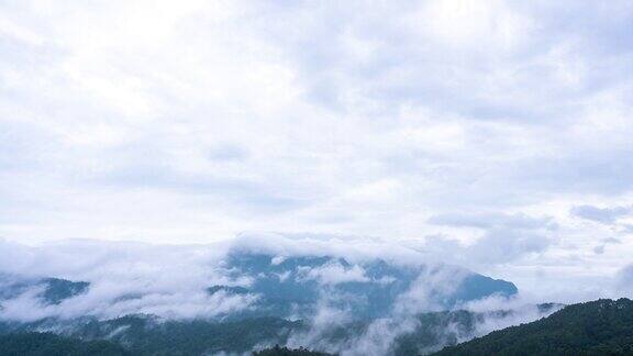 下雨时云和天空灵感概念