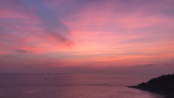 美丽的黄昏日落天空与大海