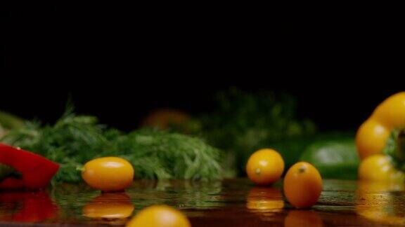 切菜板与切好的蔬菜、水果和金橘