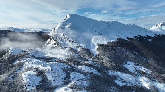 阿根廷火地岛乌斯怀亚的山峰