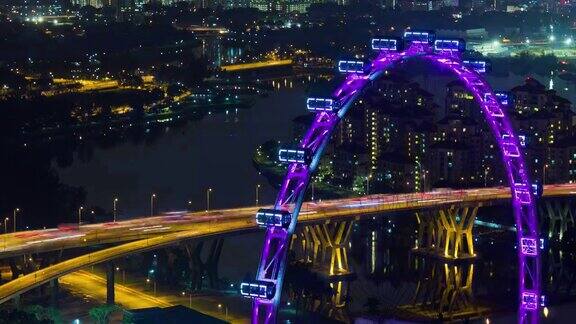 夜晚照亮了新加坡著名的飞行交通大桥道路顶部全景4k时间流逝