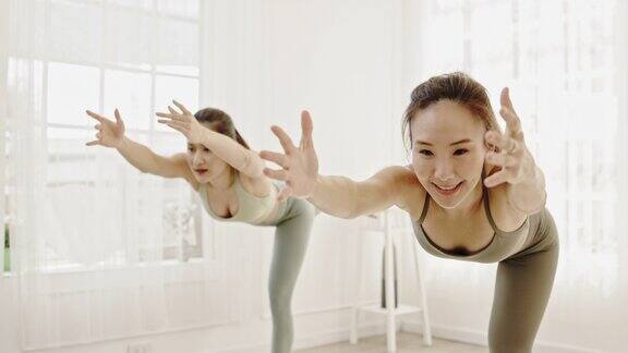 一群年轻的亚洲妇女穿着运动服在干净的健身房练习瑜伽每天的锻炼帮助你的身体燃烧脂肪和强壮健康的肌肉休闲健身活动适合年轻人的健康保健理念