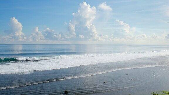 巴厘岛的大海和天空