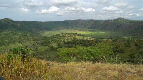 非洲乌干达西部艾伯丁裂谷的伊丽莎白女王国家公园的火山口
