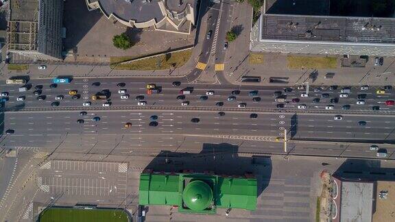 莫斯科晴天交通街道十字路口空中下降4k超时间推移全景俄罗斯
