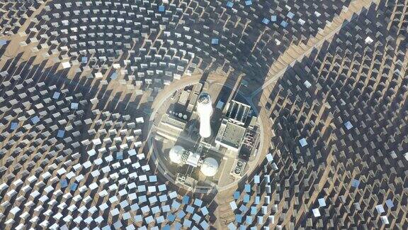 沙漠集中太阳能热电厂鸟瞰图