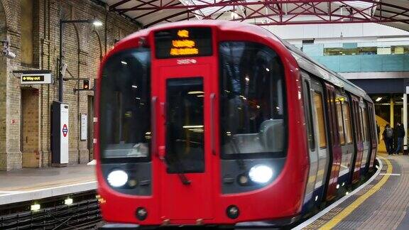 4K伦敦地铁车站高峰期乘客英国英国
