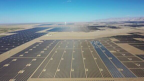 沙漠太阳能发电厂鸟瞰图