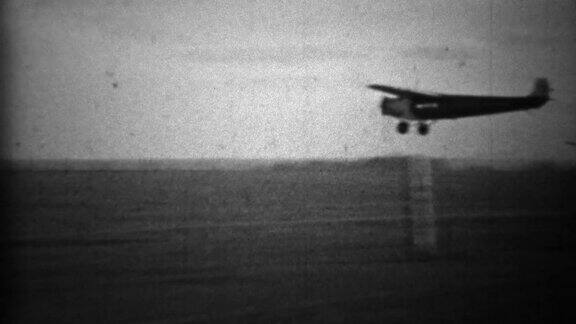 1934年:螺旋桨飞机降落在原始机场跑道上