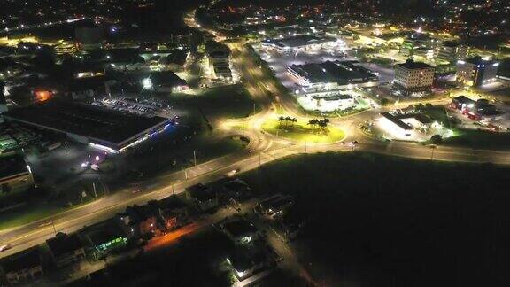 繁忙环岛夜间的超延时空中延时