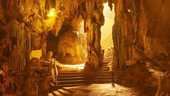 泰国菲查布里的考朗洞穴
