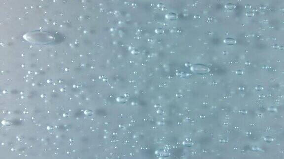 蓝色的血清质地清晰的液体凝胶背景运动透明的美容护肤产品样品带泡泡前视图微距镜头