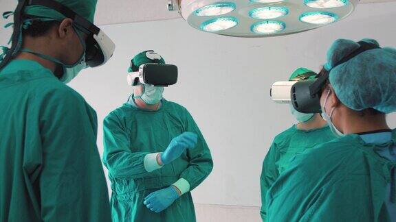 在现代医院里医生们正在使用增强现实眼镜学习检查人体内部器官来进行手术