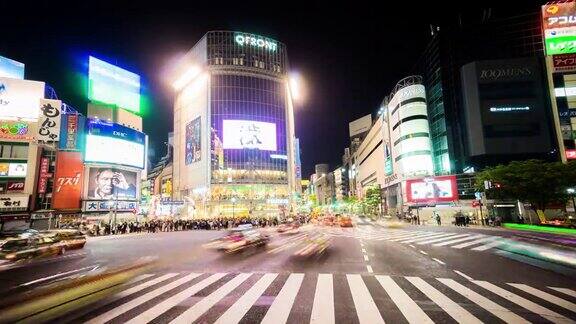 日本东京涩谷步行街夜间的变化这是东京的著名地标