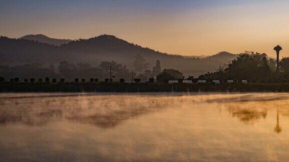 湖上的日出和湖上的薄雾4k(UHD)