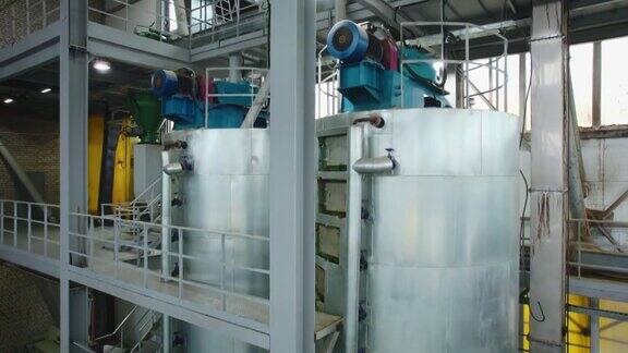 大型容器在食品工业中用于各种液体加工过程向日葵油