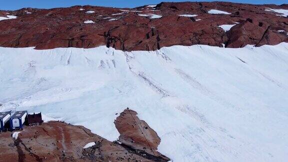 极地自然环境中的巨大高冰冰川