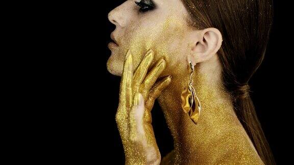 女孩的脸金色的妆容金漆人体艺术
