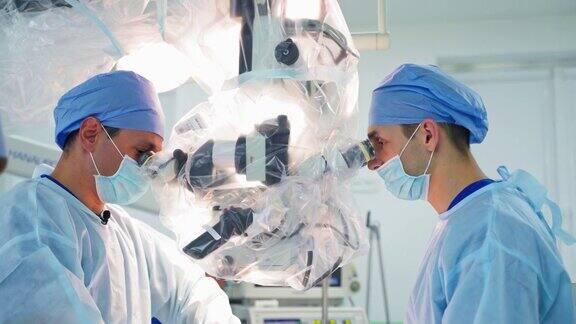 医疗机器人手术医院的手术室配备机器人技术设备