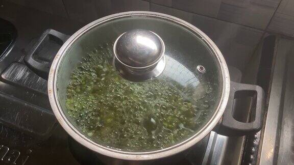 用平底锅煮绿豆