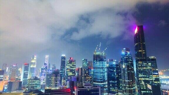 4K延时电影场景移动的云和新加坡的城市光