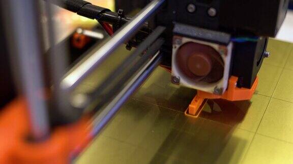 自动三维3d打印机执行产品创造现代3D打印或增材制造和机器人自动化技术