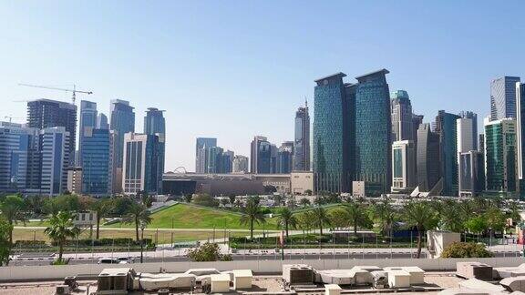 卡塔尔多哈:卡塔尔首都摩天大楼的城市景观西海湾的从上面俯瞰阿拉伯半岛的全景西亚