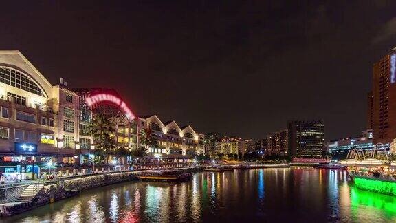 五颜六色的夜景与繁忙的游船在克拉克码头码头新加坡时间流逝的视频