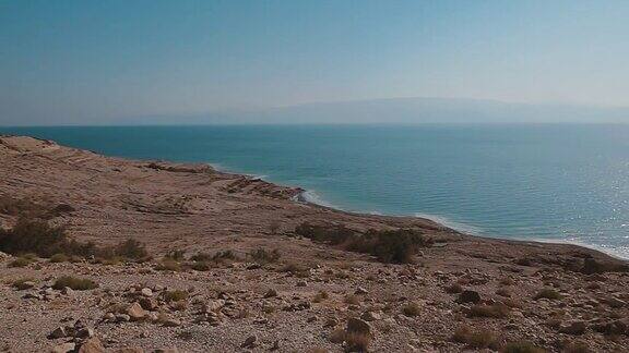 死海海岸线有盐滩和山脉以色列中东锅