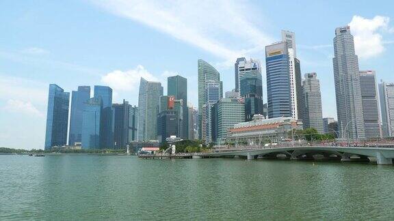 现代建筑滨海湾与蓝天新加坡
