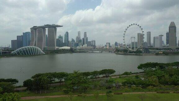 飞越新加坡城市滨海湾花园市中心航拍全景4k