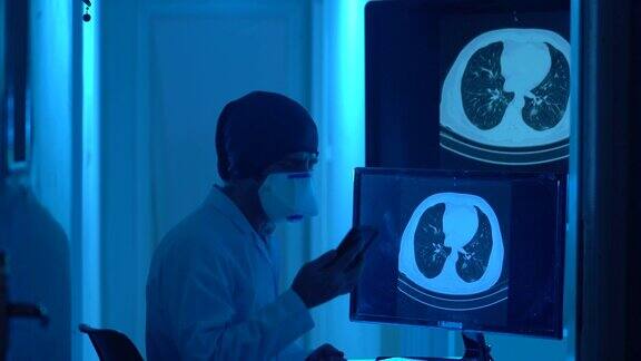 放射科门诊放射科医师检查患者胸部CT图像的4K视频