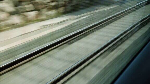 从高速列车的窗口看铁轨子弹头列车在铁路轨道上行驶4k