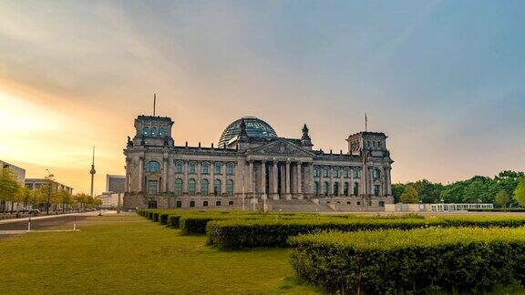 柏林城市日出时光流逝在德国国会大厦柏林德国4K时间流逝