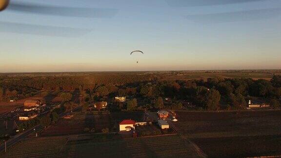 追逐paragliter