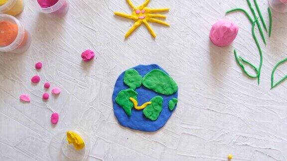 孩子们为地球日雕刻橡皮泥