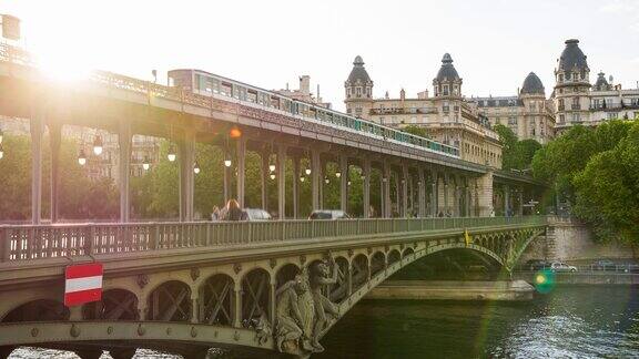 巴黎塞纳河上的伯尔-哈基姆桥上的交通