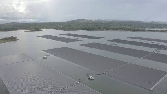 巨大的浮动太阳能发电厂的无人机视图
