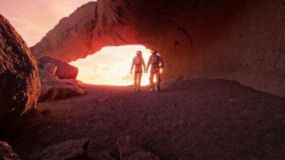两名宇航员在红色星球火星上外星球的日落