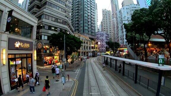 从电车上看香港繁忙的街道
