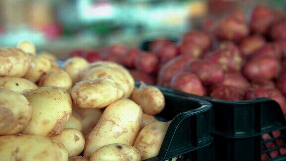 杂货市场盒装生土豆