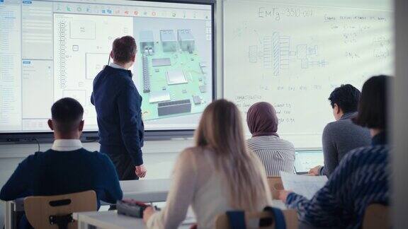 自信的男老师使用数字互动屏幕与不同的学生交谈展示3D印刷电路板教育和高科技概念