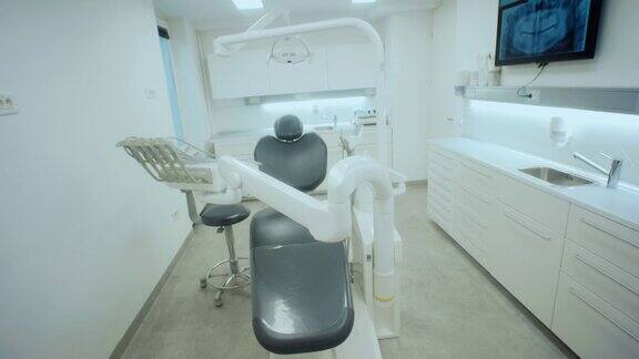 带牙科单元的牙科椅